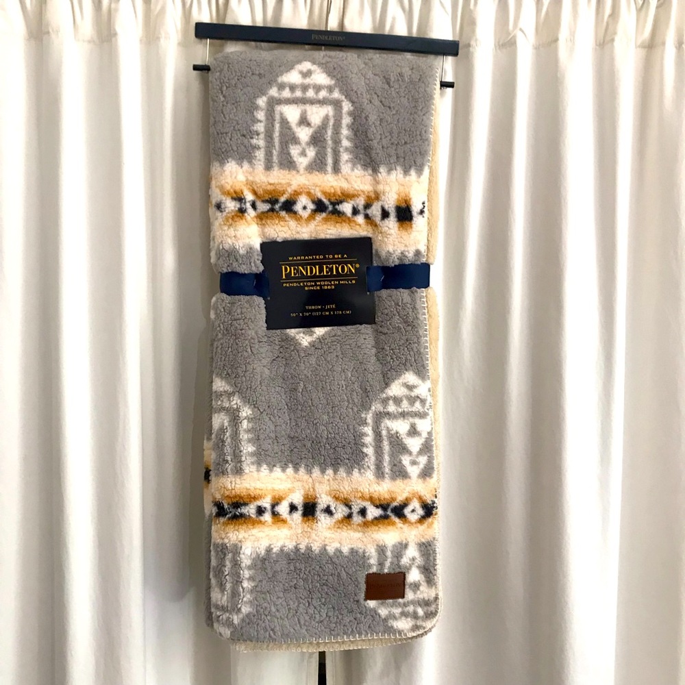 NEW Pendleton Throw